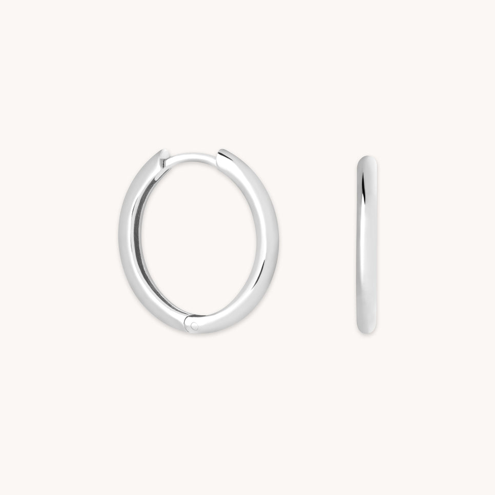 Core Collection SS23 - Essential Medium Hoops in Silver - Hoop Earrings - Astrid &amp; Miyu