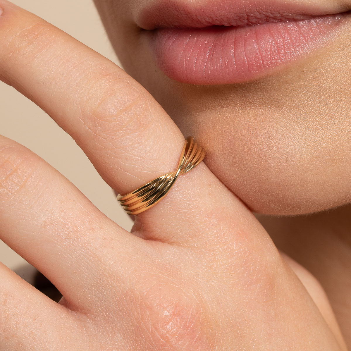 Twist Ring in Gold