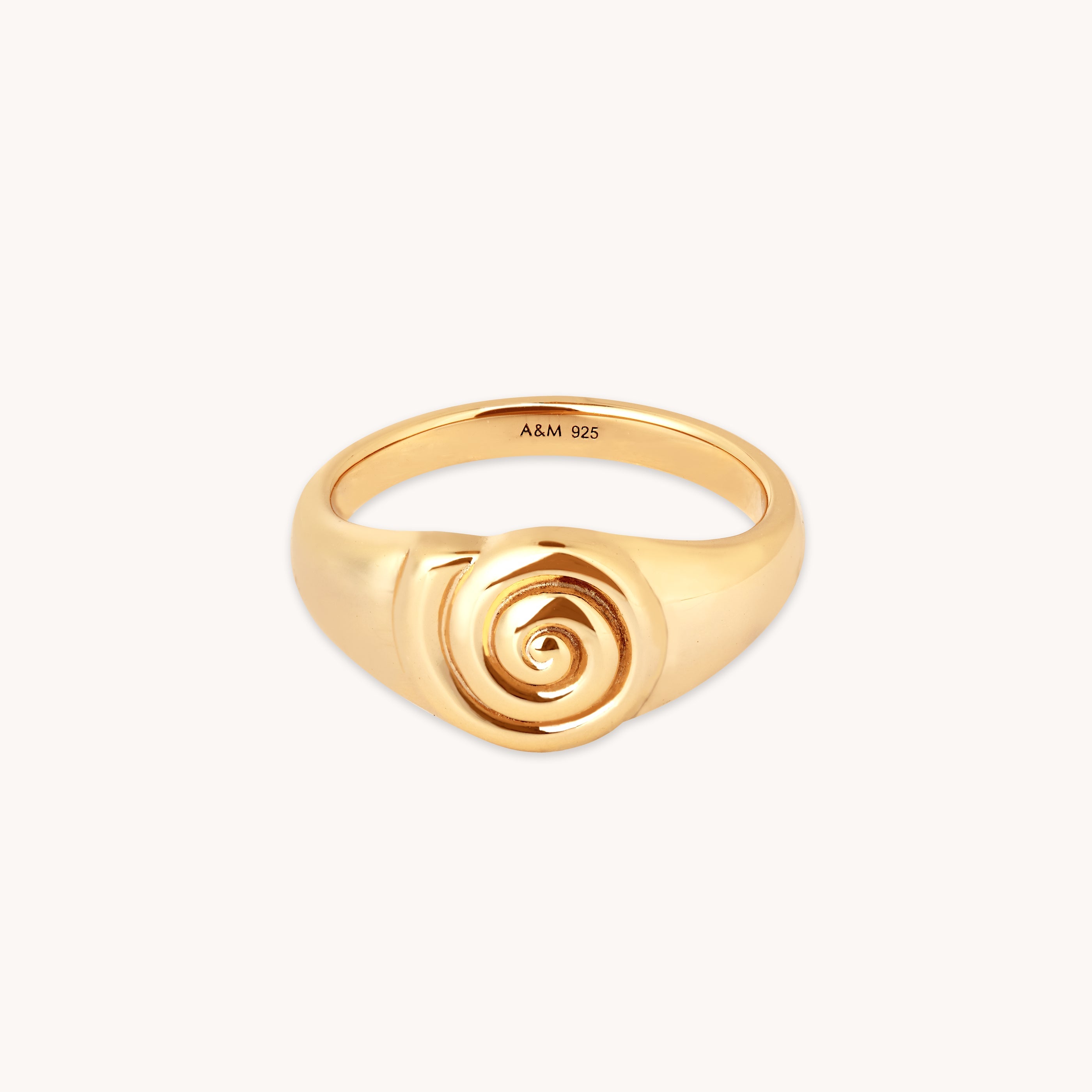 Shell Signet Ring in Gold