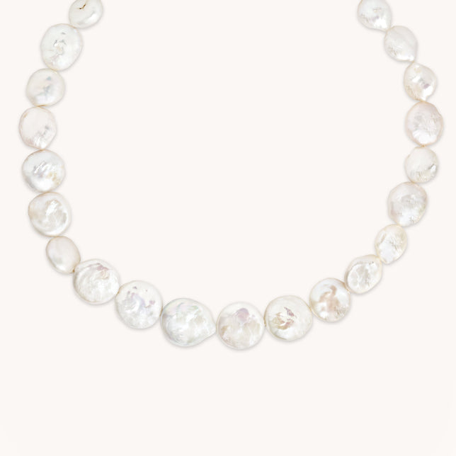 Opulent Pearl Necklace in Gold