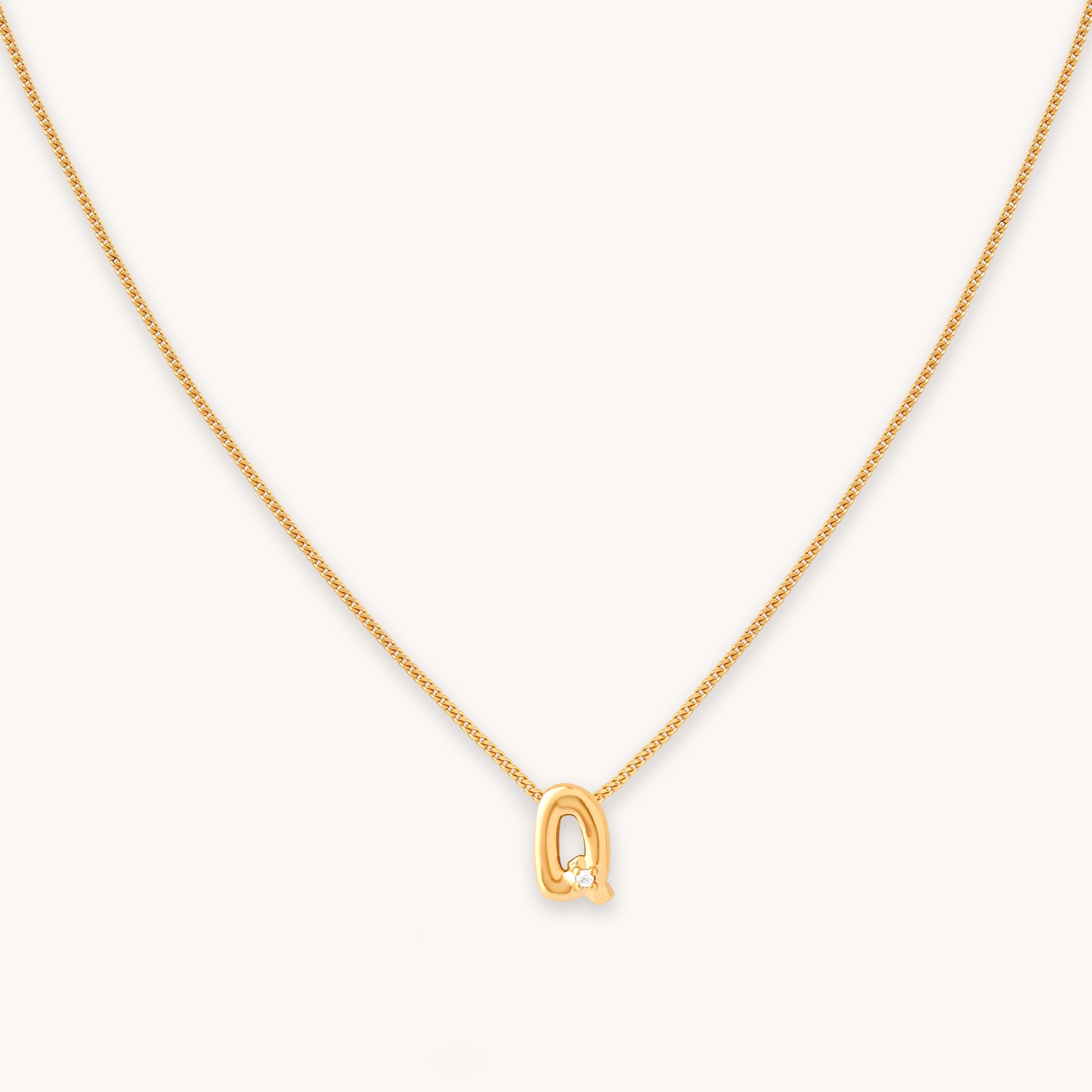 Q Initial Pendant Necklace in Gold