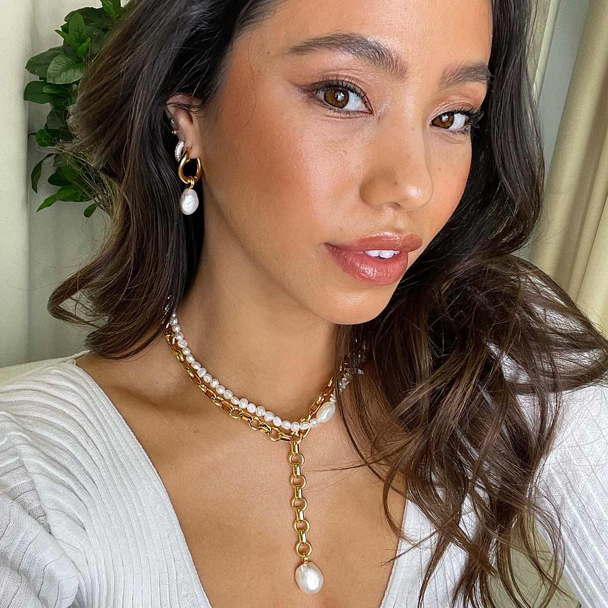 Serenity Pearl Link Chain Necklace in Gold worn by Olivia Miller