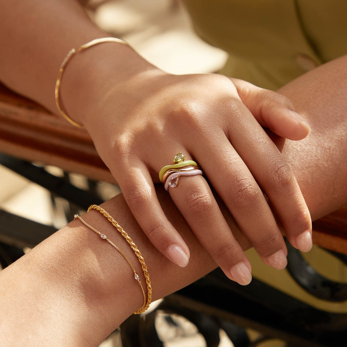 Olivine Enamel Wave Ring in Gold