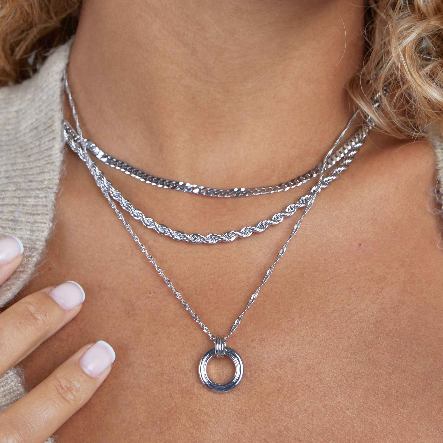 Rope Bold Chain Necklace in Silver worn